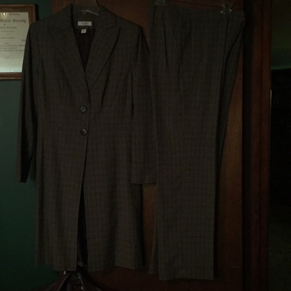 Pant suit